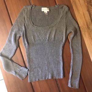 Flattering Scoop neck fitted sweater